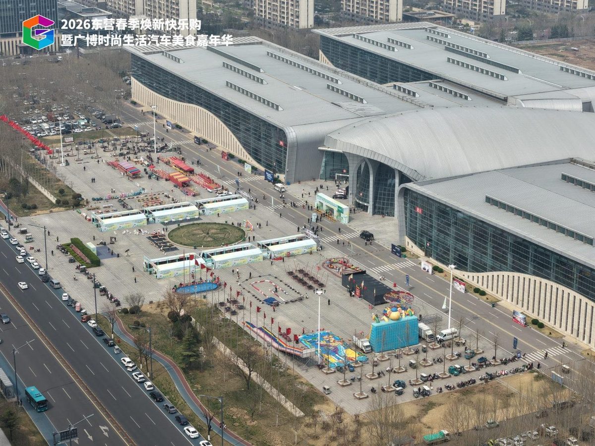 室外展场与停车场