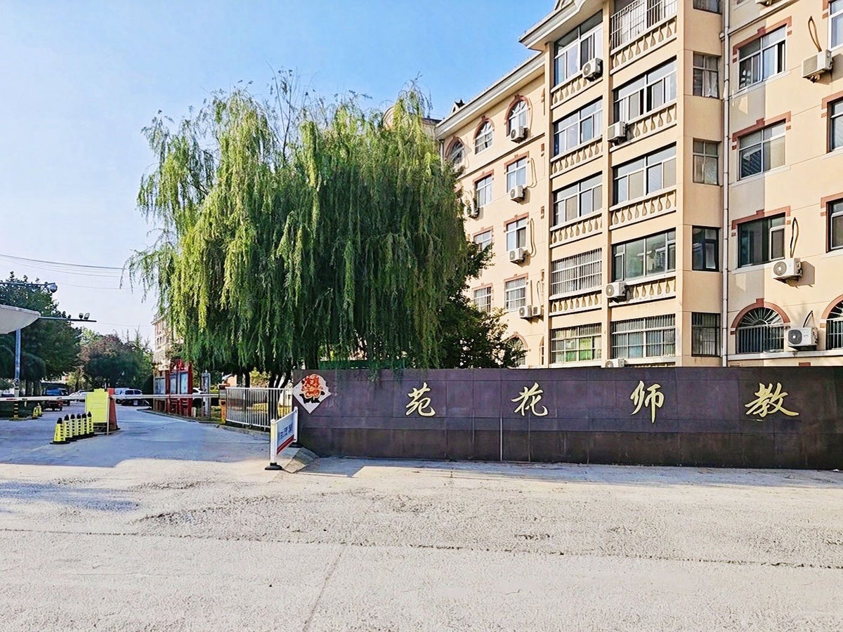 大王教师花苑主入口景墙