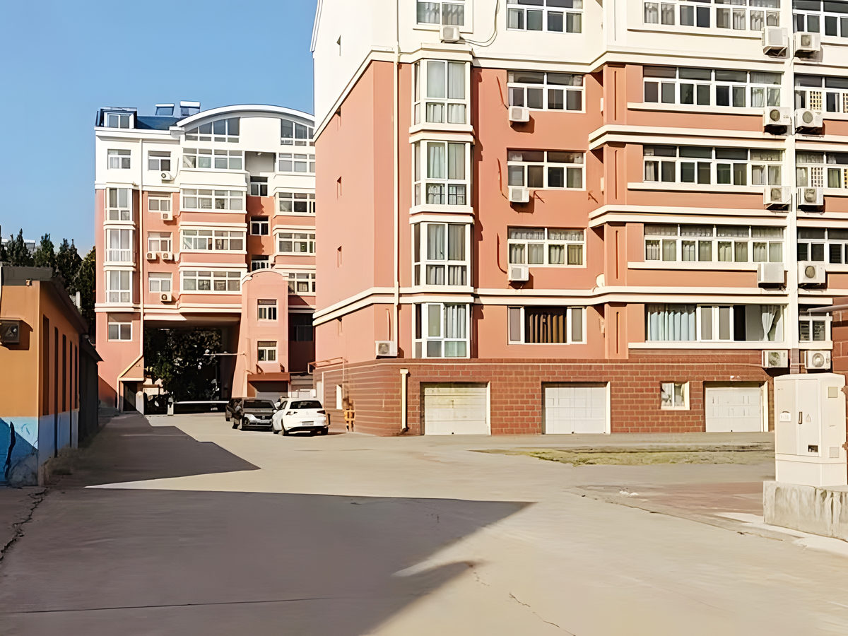 凯银小区园区道路与住宅楼
