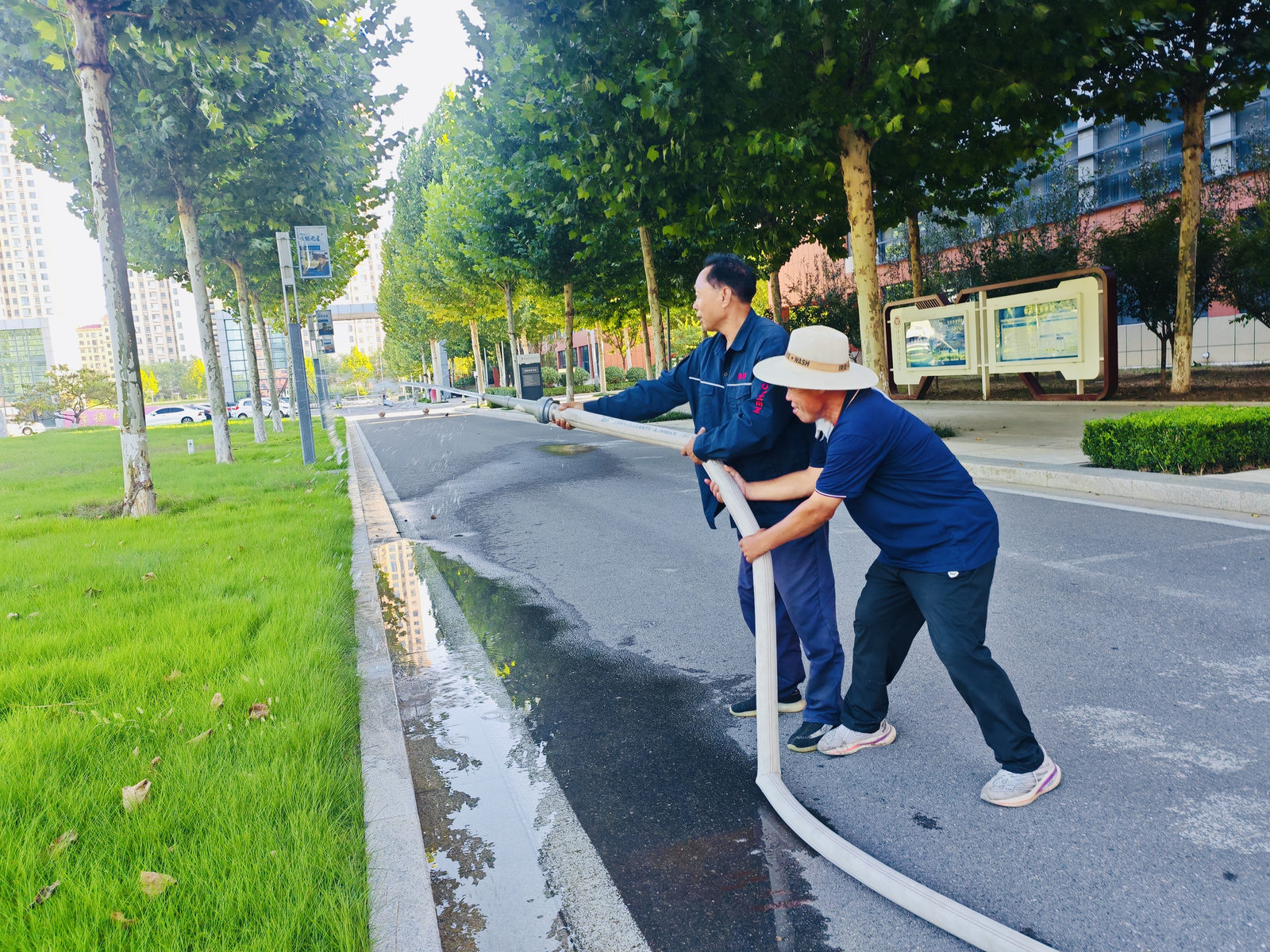 校园道路冲洗保洁