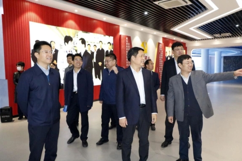 东营市政协副主席、市总工会主席田青云一行到我镇就产业工人队伍建设改革试点及工会阵地建设工作进行考察调研