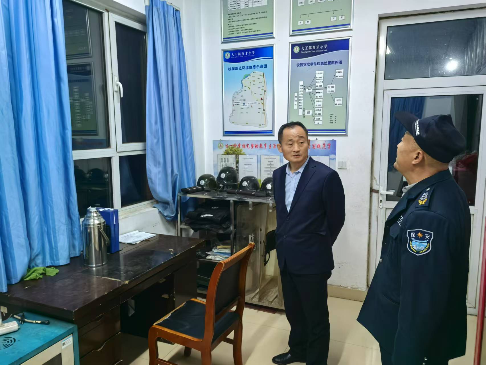 博琛保安公司组织项目管理人员进行夜间巡查
