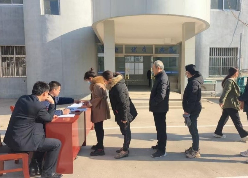统筹安排，积极为公益岗人员职业生涯过渡提供保障